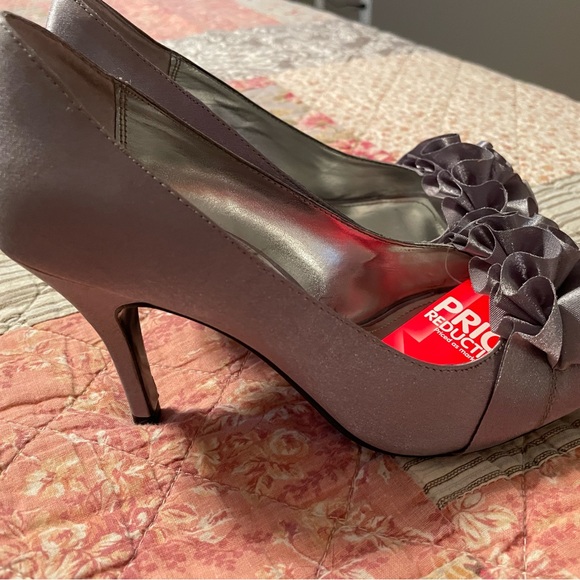 Touch of Nina Heels - Picture 2 of 4